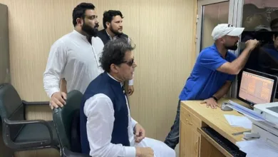 سابق وزیراعظم عمران خان کو 9 مئی 2023 کو قومی احتساب بیورو (نیب) کے القادر ٹرسٹ کیس میں اسلام آباد ہائی کورٹ کے احاطہ سے گرفتار کیا گیا تھا